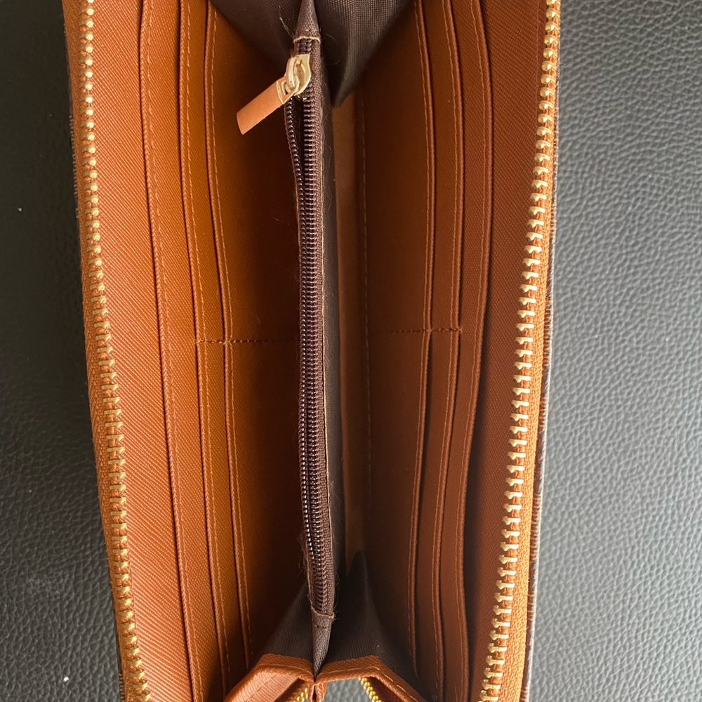 Geometric patterned wallet - Picture 2 of 3